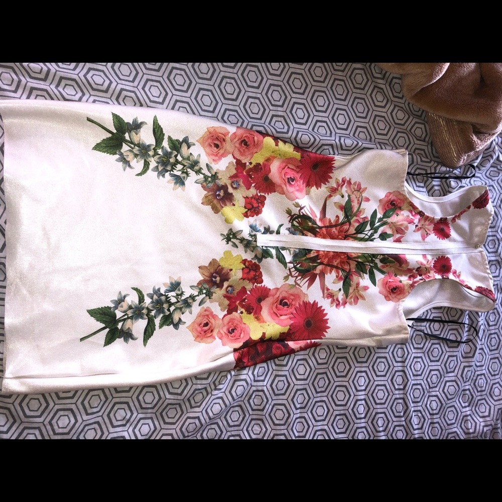 Dress - Picture 3 of 4